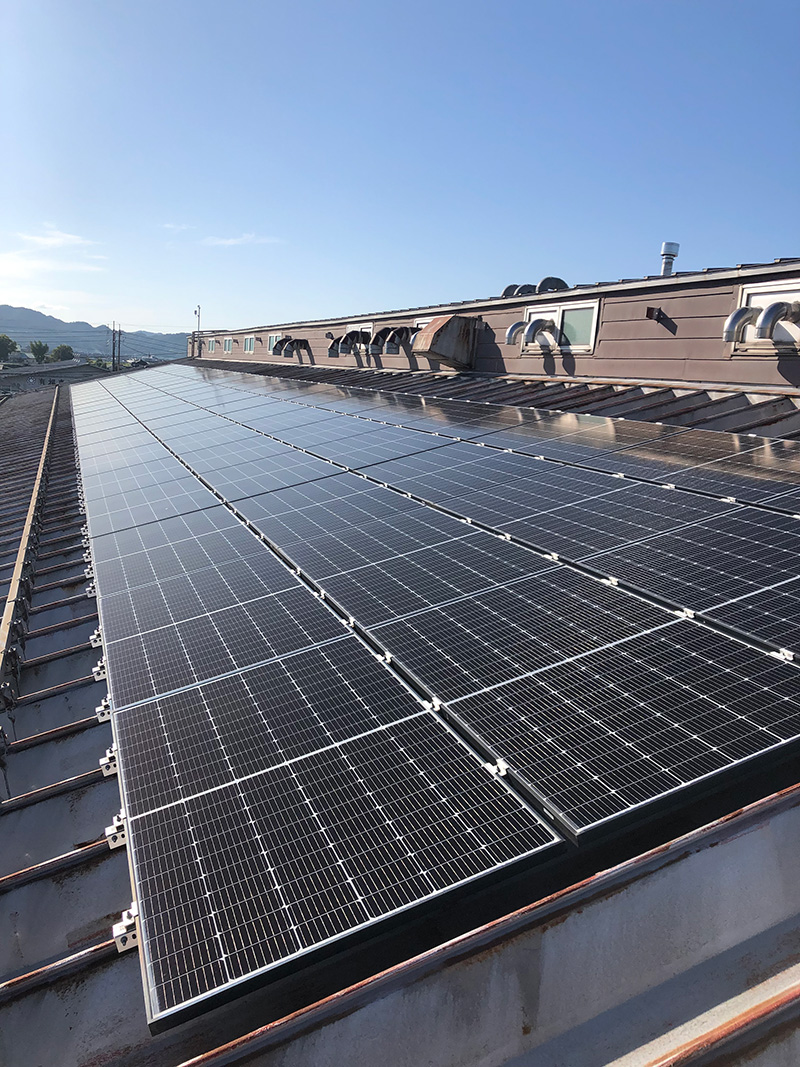鳥取南工場の屋上に太陽光発電設備を導入しました